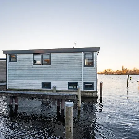 Bådhotel Watervillashiraz Aalsmeer