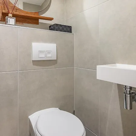 Watervillashiraz Bådhotel *