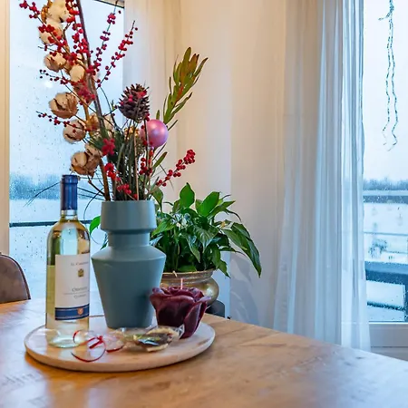 Watervillashiraz Bådhotel