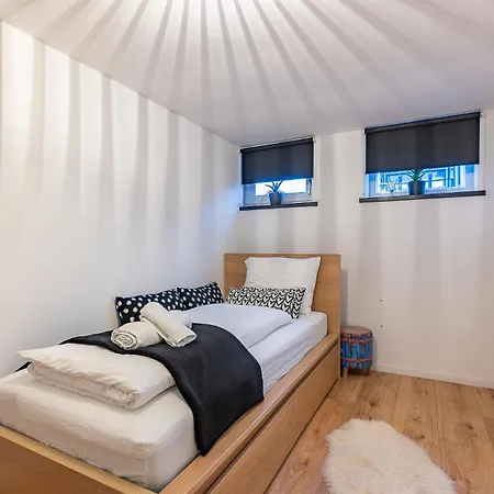 Watervillashiraz Bådhotel *