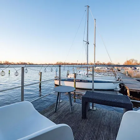 Watervillashiraz Bådhotel