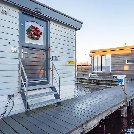 Botel Watervillashiraz Aalsmeer