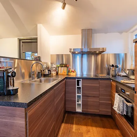 Watervillashiraz Botel *