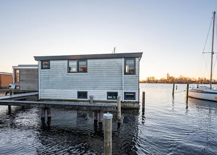 Botel Watervillashiraz Aalsmeer