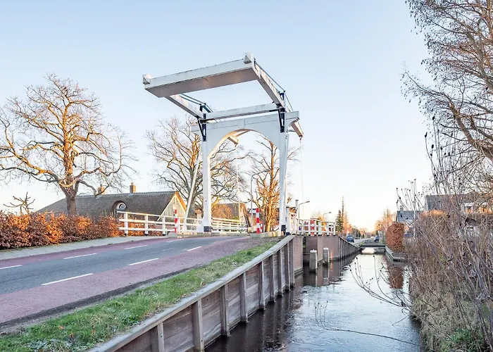Watervillashiraz Botel