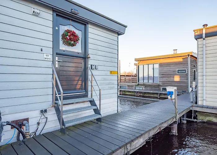 Botel Watervillashiraz Aalsmeer