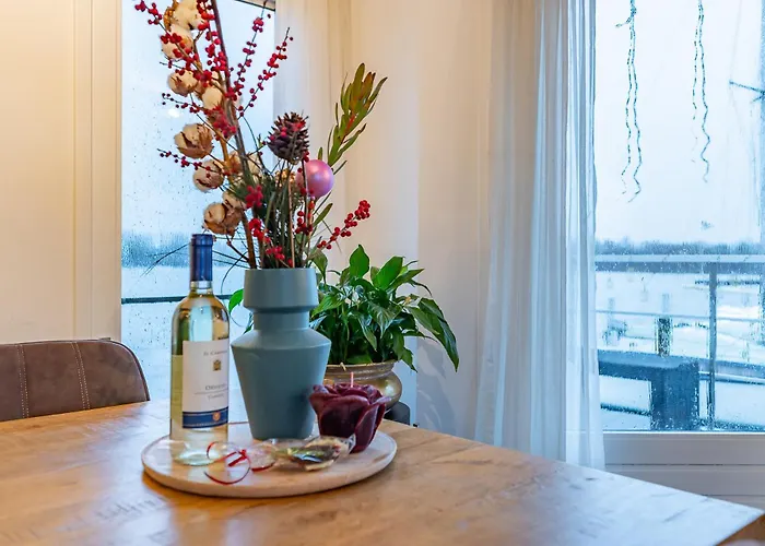 Watervillashiraz Botel