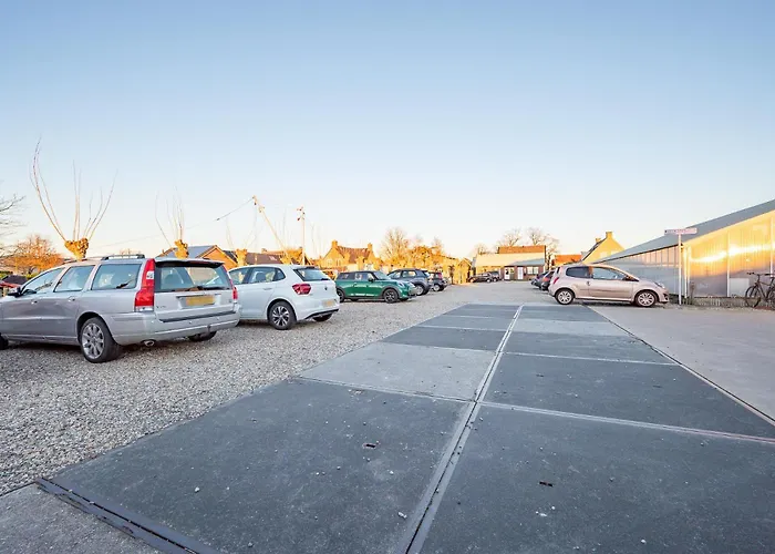 Watervillashiraz Botel *