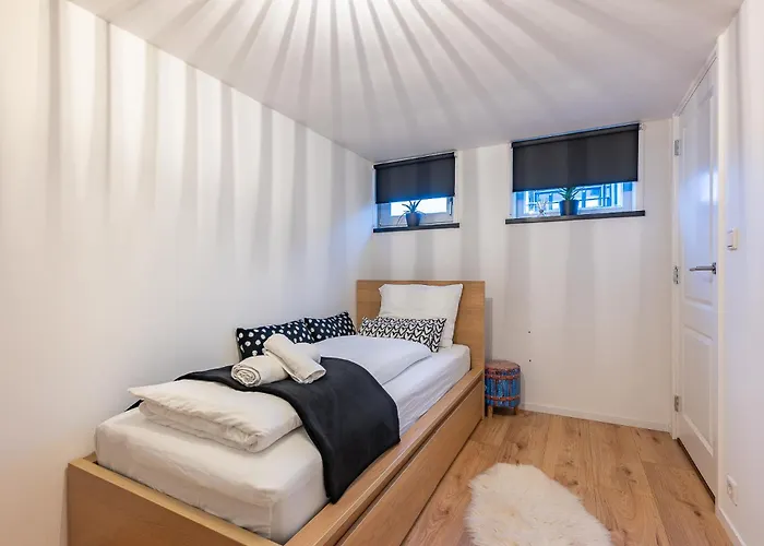 Watervillashiraz Botel *