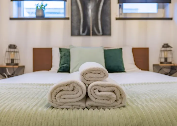 Watervillashiraz Botel *