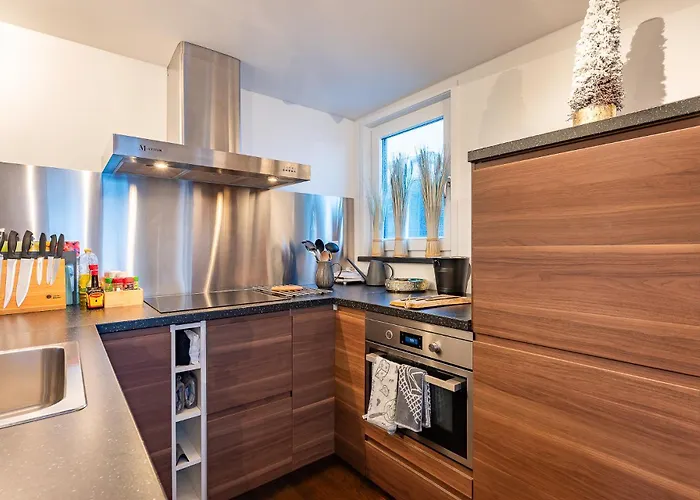 Watervillashiraz Botel *